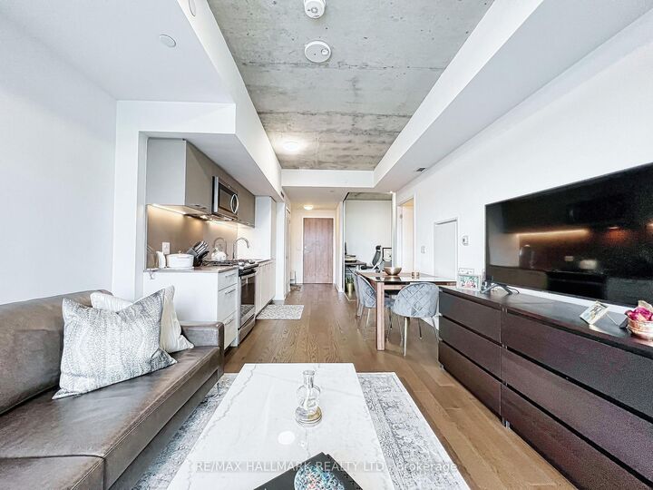 Property Photo:  30 Baseball Place 429  ON M4M 0E8 