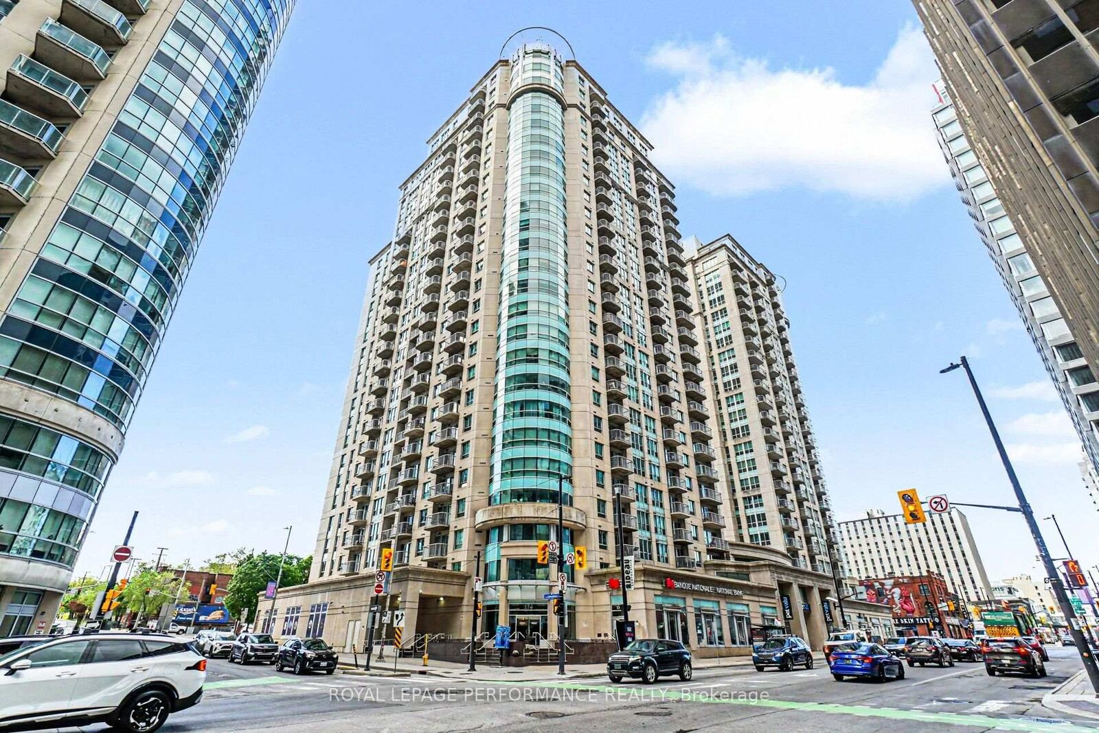 Property Photo:  234 Rideau Street 2205  ON K1N 0A9 