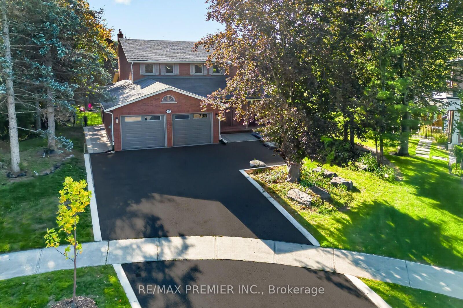 Property Photo: 35 Yellow Pine Crescent ON L4L 3G8