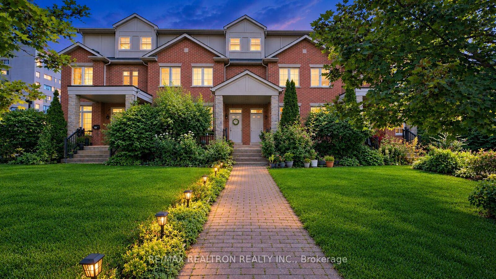 Property Photo:  17D Hobden Place  ON M9R 3R6 