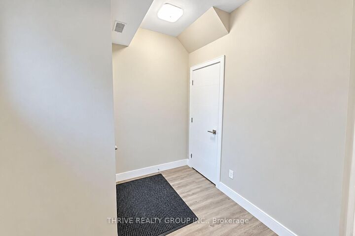 Property Photo:  147 Pond Mills Road S 5  ON N5Z 3X3 