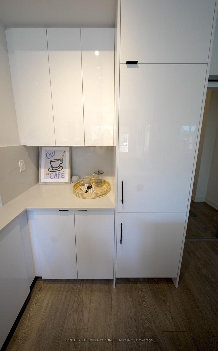 Property Photo:  209 Steels Avenue 209  ON L6Y 6L6 