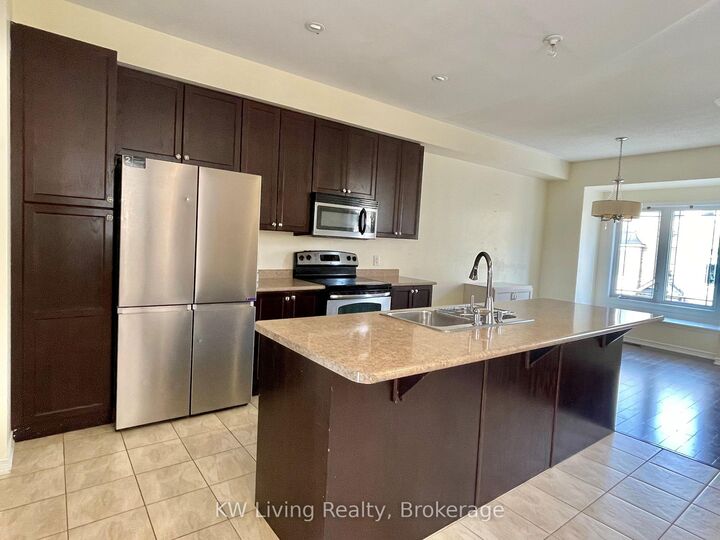 Property Photo:  6625 Falconer Drive 10  ON L5N 0C7 