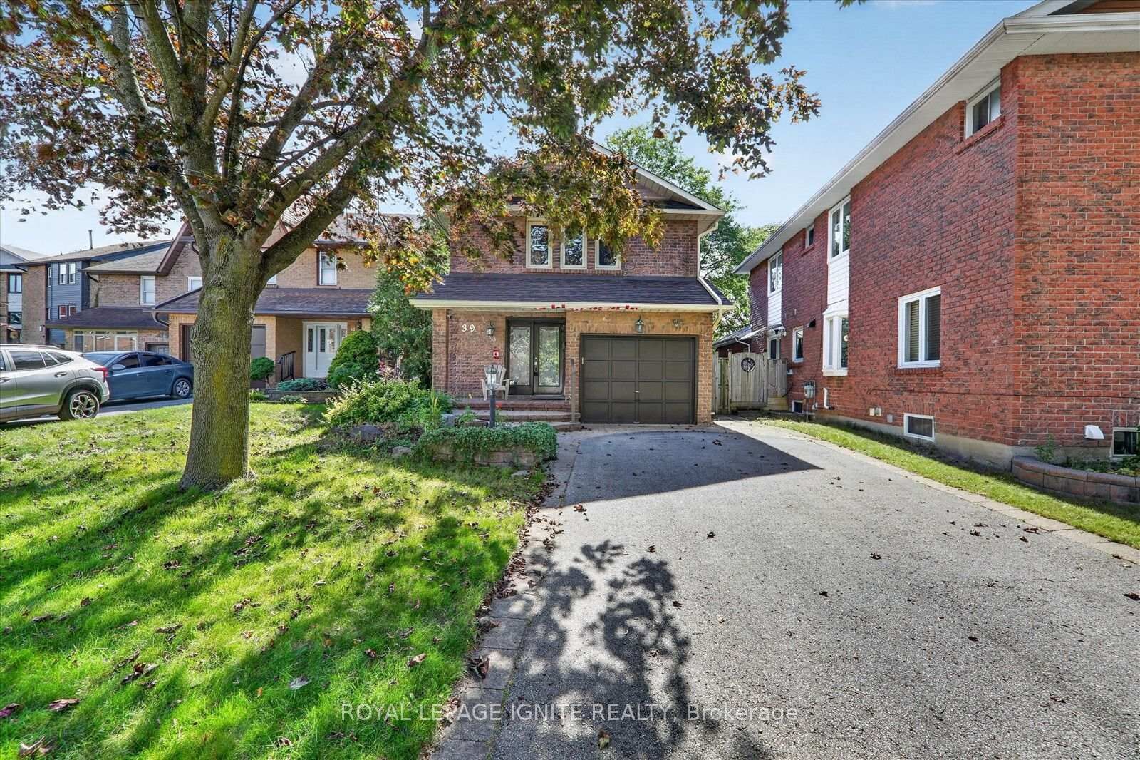 Property Photo: 39 Longfellow Court ON L1N 6V7