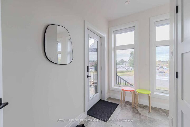 Property Photo:  819 Aaron Avenue Unit B  ON K2A 3P1 
