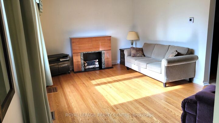 Property Photo:  7 Earl Street  ON L5M 1N6 