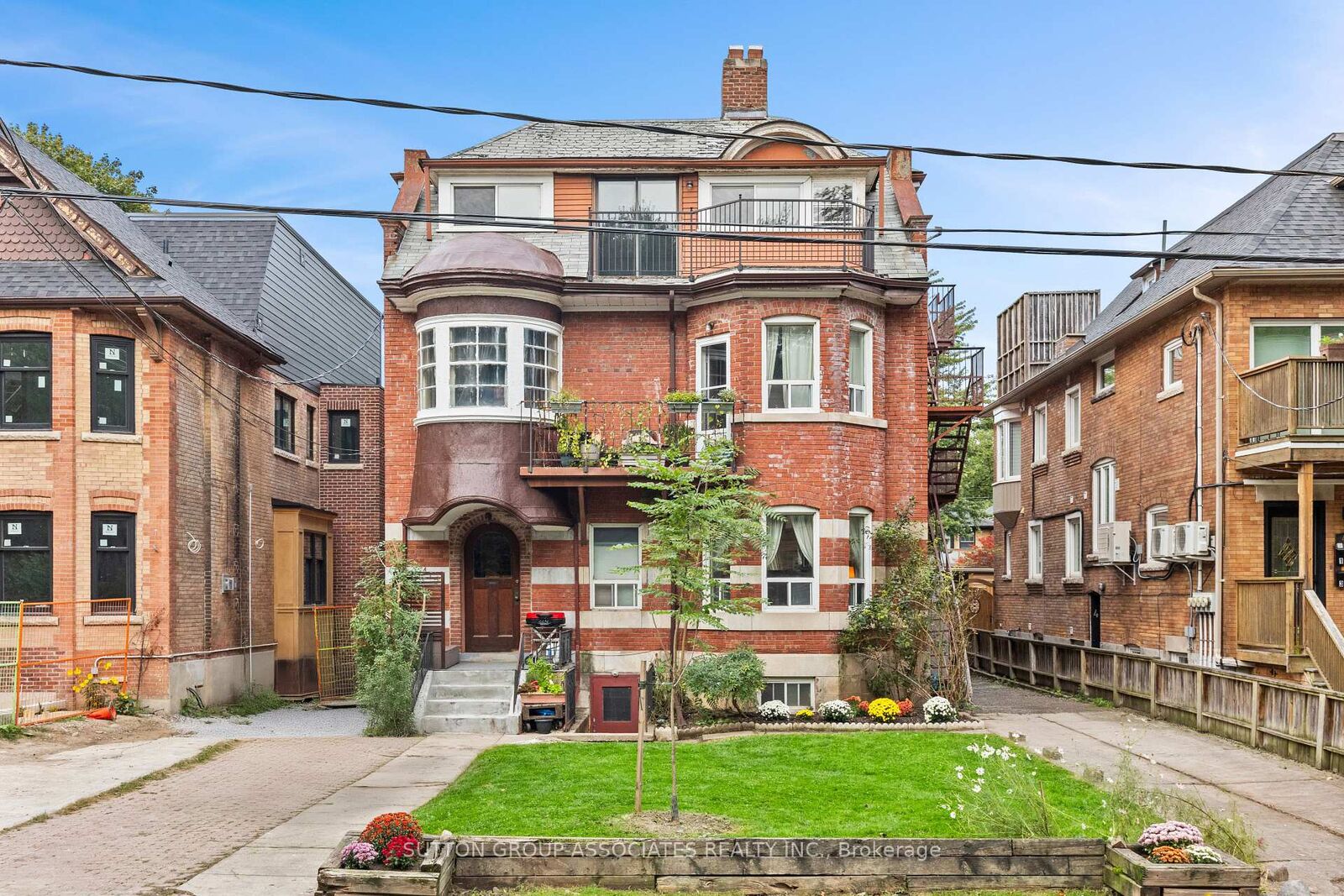 Property Photo:  415 Brunswick Avenue  ON M5R 2Z2 
