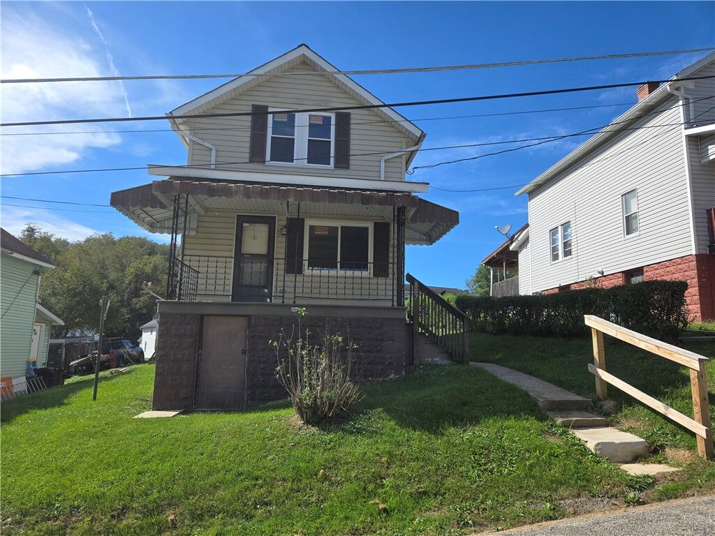 Property Photo:  807 Wood St  PA 15358 
