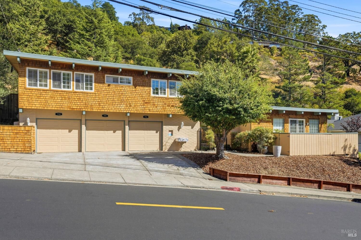 Property Photo:  92 96 Elizabeth Way  CA 94901 