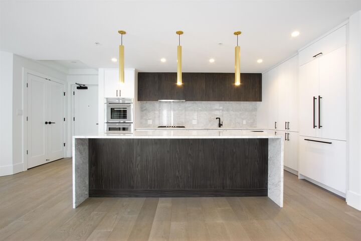 Property Photo:  14825 Thrift Avenue 703  BC V4B 2J6 