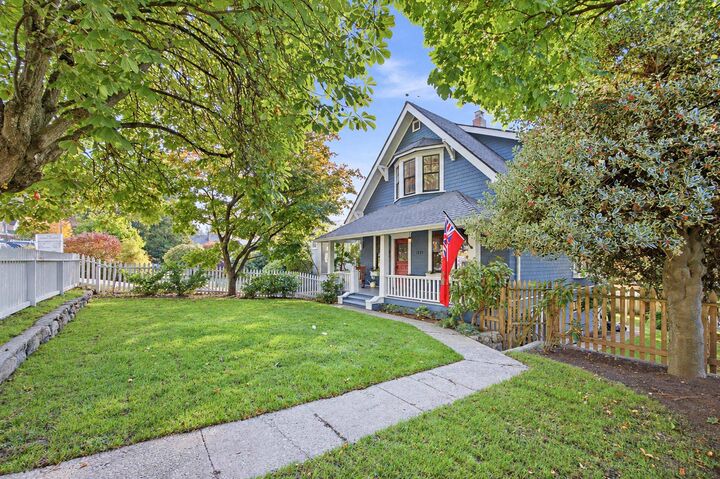Property Photo:  121 E 27th Street  BC V7N 1B3 