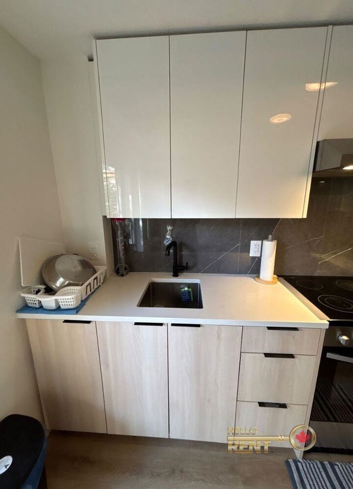 Property Photo:  237 Ridgeway Avenue 6A  BC V7L 0H6 