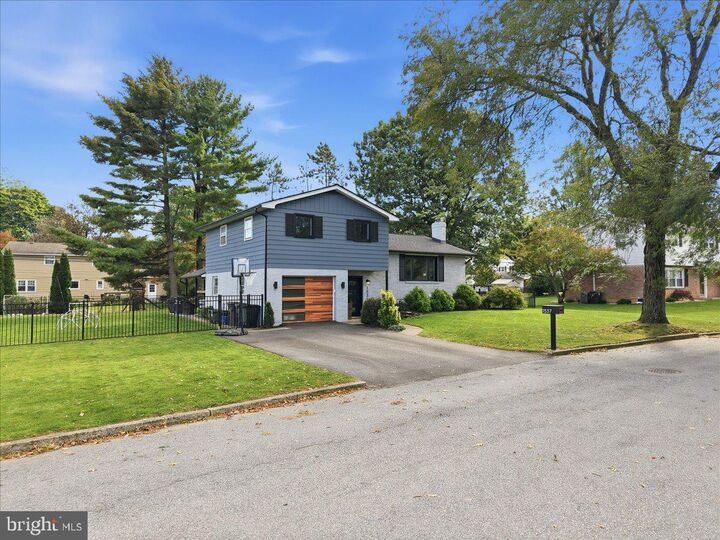 Property Photo:  