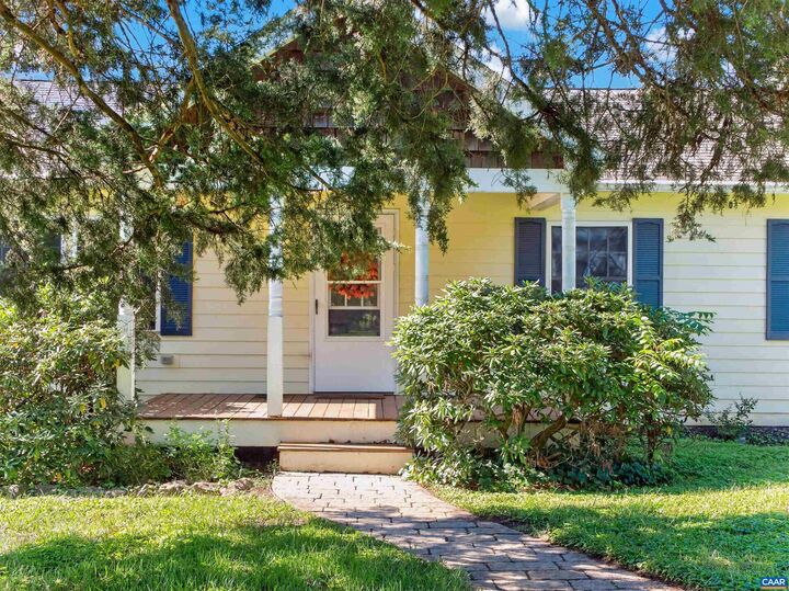 Property Photo: 989 Buck Mountain Ford Ln VA 22936