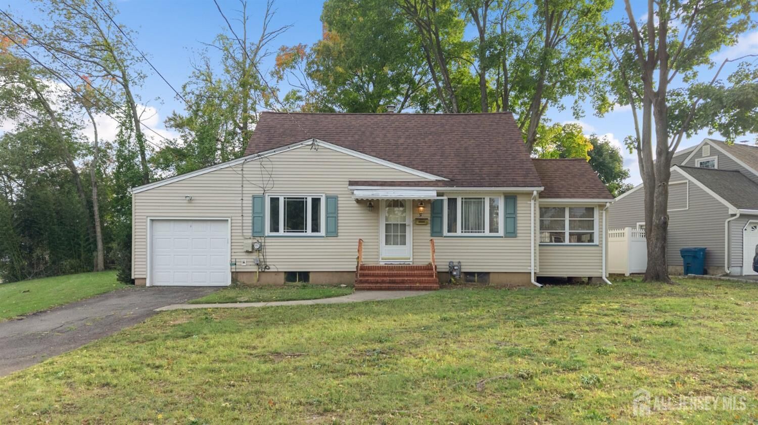 Property Photo:  37 Leeds Drive  NJ 07080 