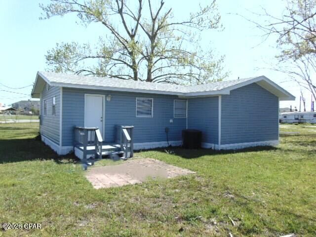 Property Photo: 1041 E 24th Plaza FL 32405