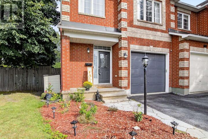 Property Photo: 1 Chantilly Gate ON K2S 2B2