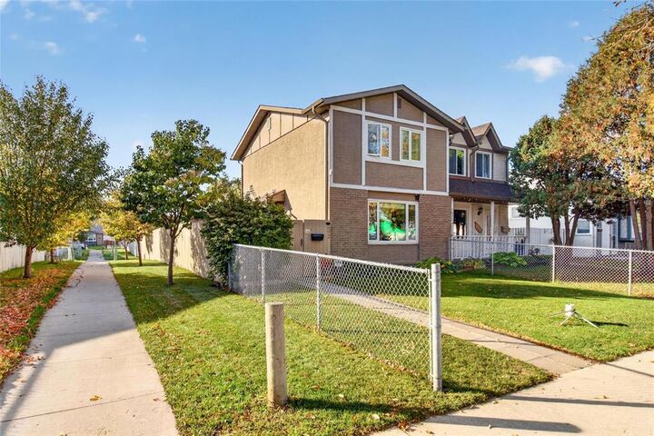 Property Photo:  692 McMeans Avenue East  MB R2C 3T1 