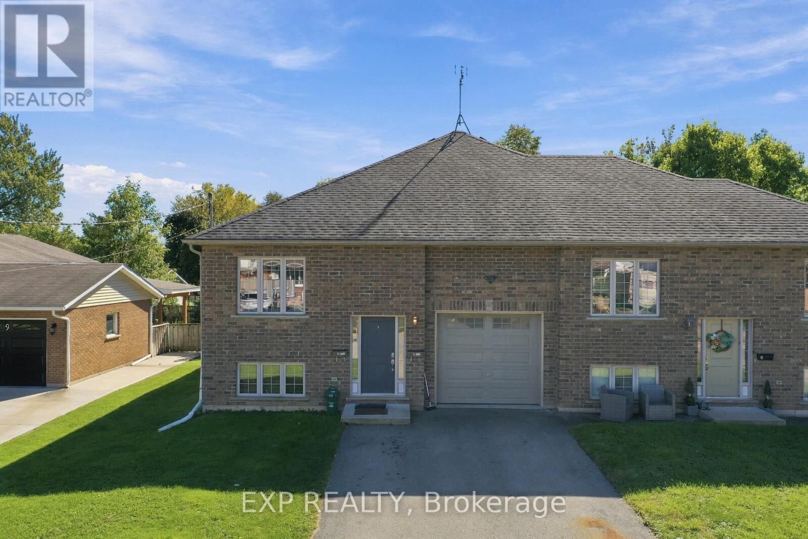 Property Photo:  11 Donald Avenue  ON L3C 3S9 
