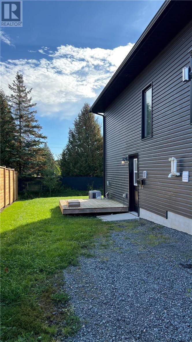 Property Photo:  148 Hollybrook Crescent Unit# Lower  ON  