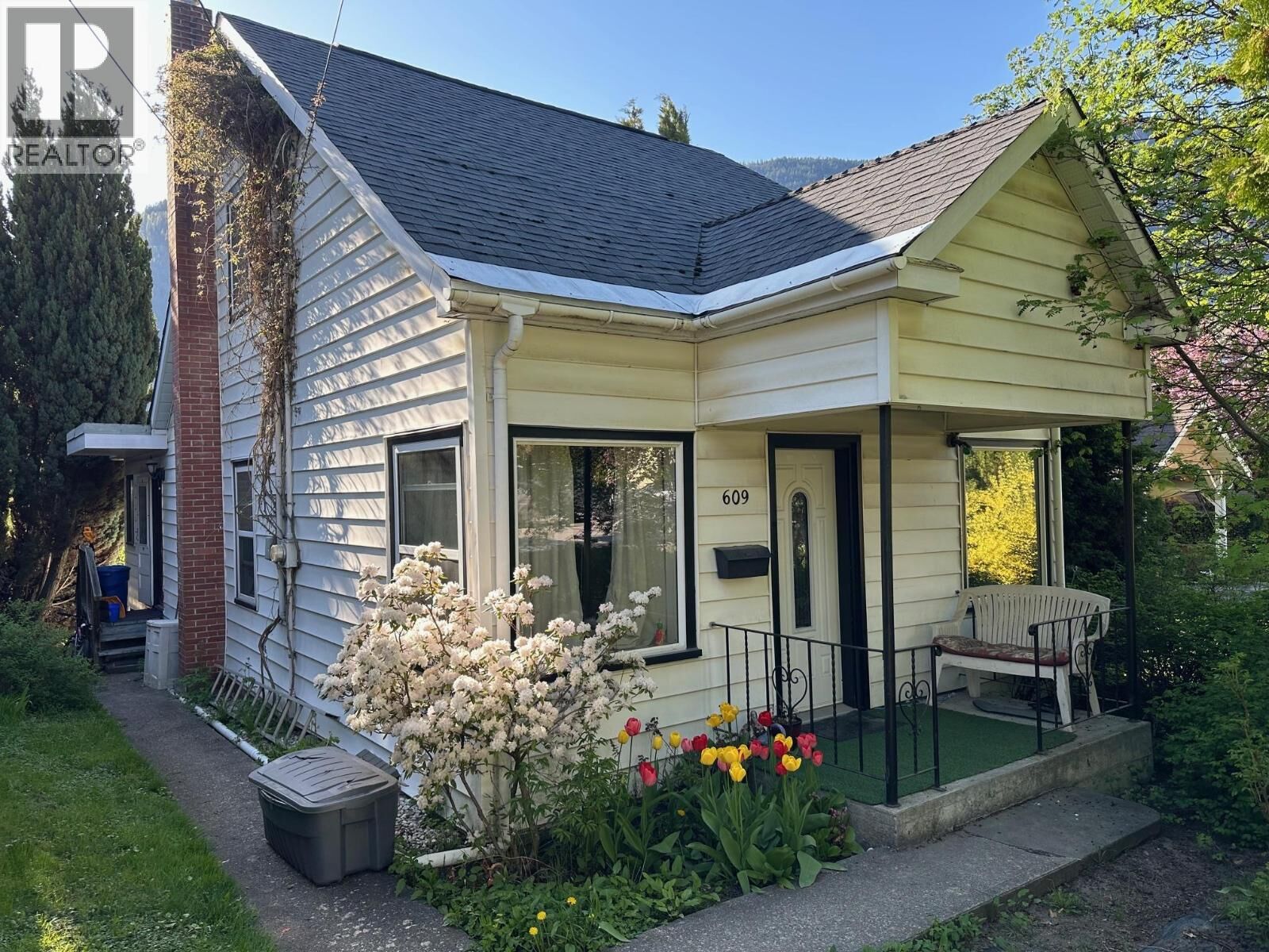 Property Photo:  609 Second Street  BC V1L 2L7 