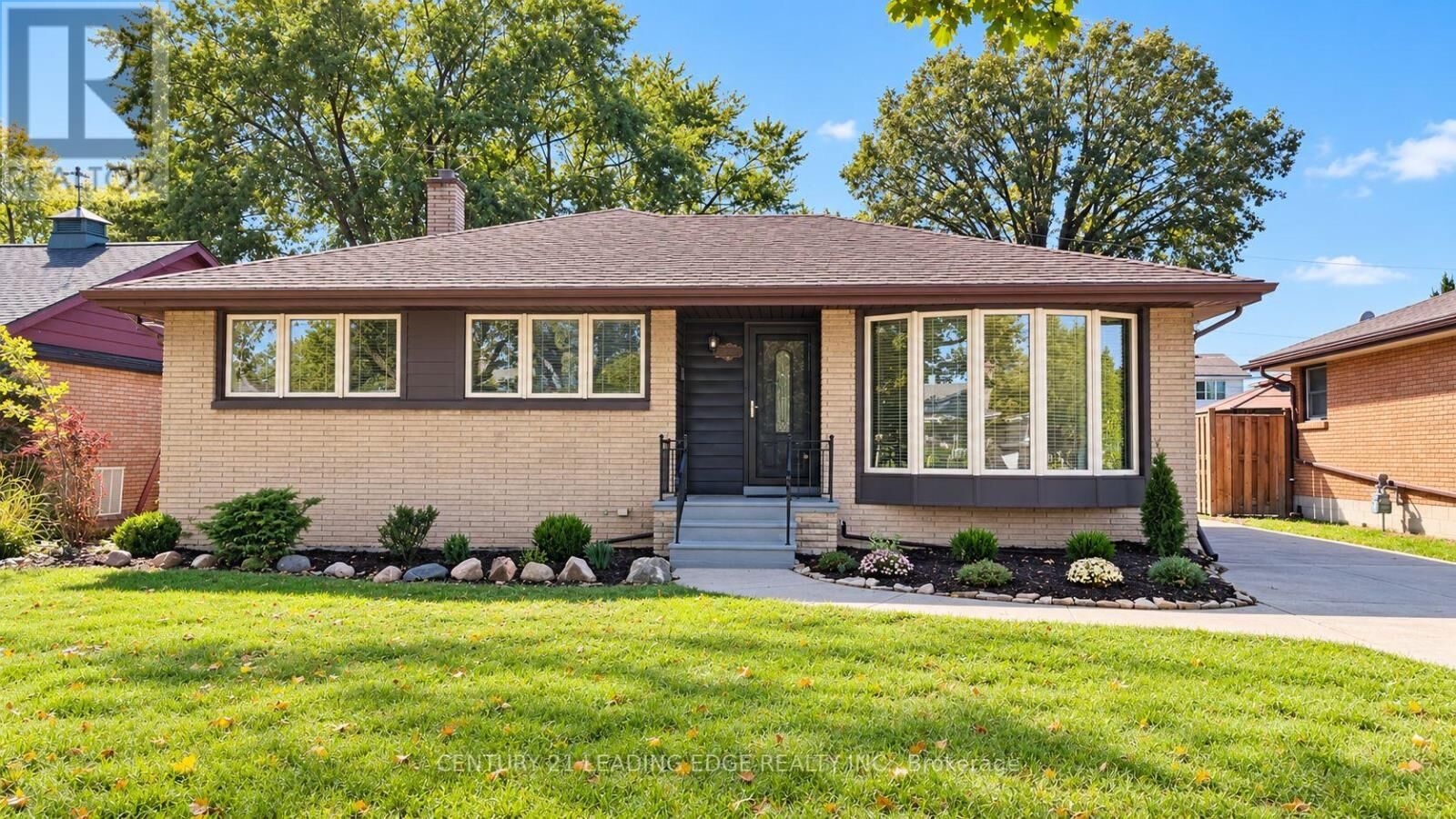 Property Photo:  1275 Parkview Avenue  ON N8S 2X8 