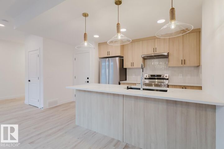 Property Photo:  16231 19 Avenue SW 3  AB T6W 5C6 