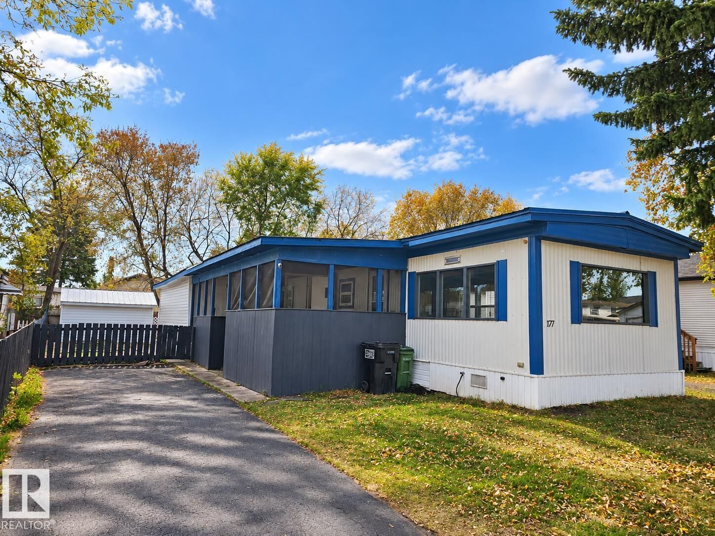 Property Photo:  177 West View Cr NW NW  AB T5S 1T1 