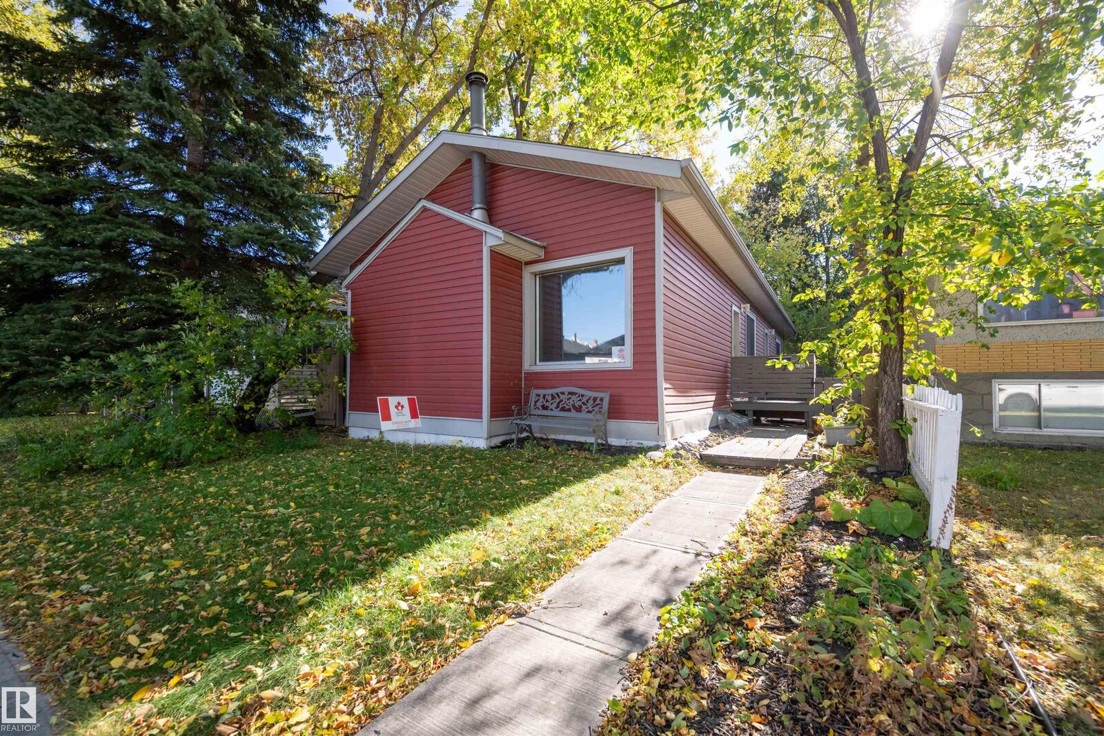 Property Photo:  9851 85 Avenue NW  AB T6E 2J5 