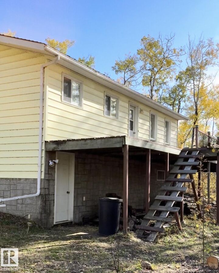 Property Photo:  201 Spruce Cresent  AB T9N 2J6 