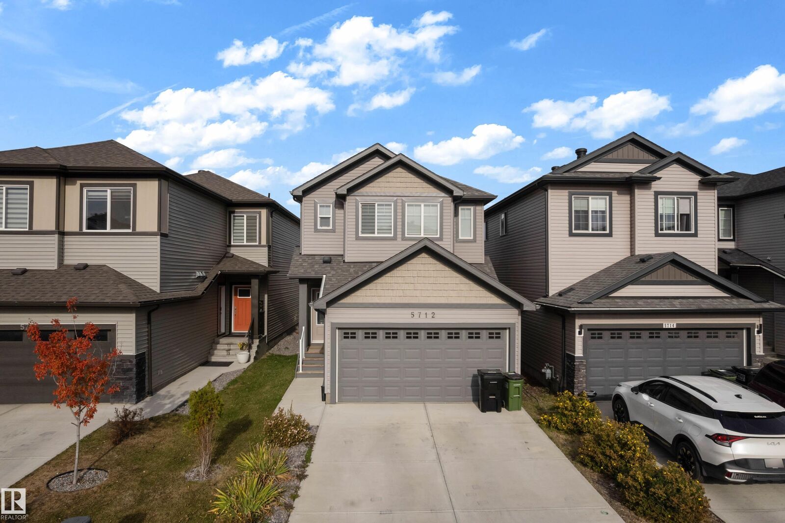 Property Photo:  5712 Cautley Crescent SW  AB T6W 4X9 