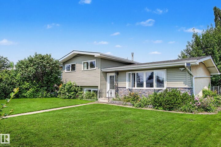 Photo de la propriété:  9516 129A Avenue NW  AB T5E 0N8 