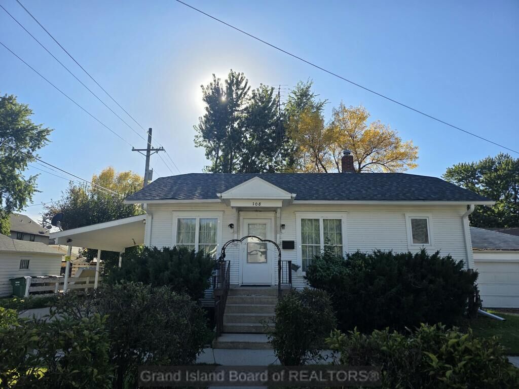 Property Photo:  108 S Logan  NE 68801 