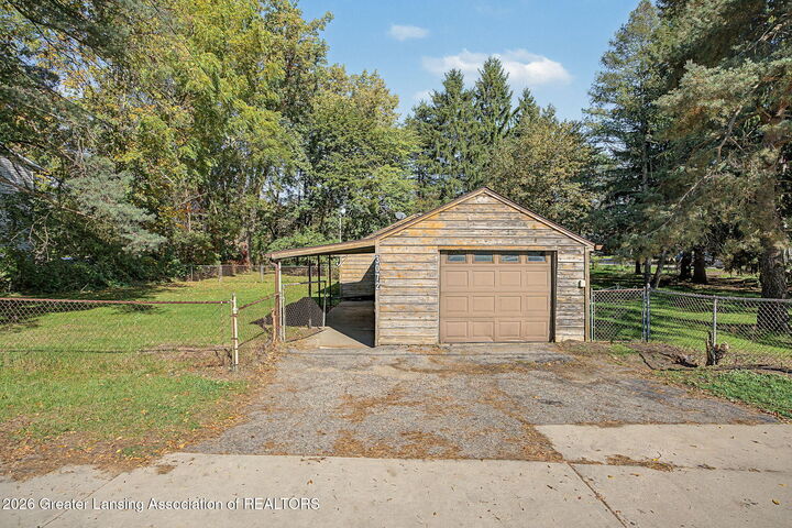 Property Photo: 3072 E Lake Lansing Road MI 48823
