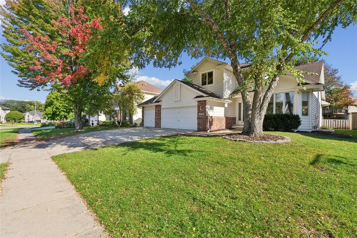 Property Photo: 12222 Sunset Terrace IA 50325