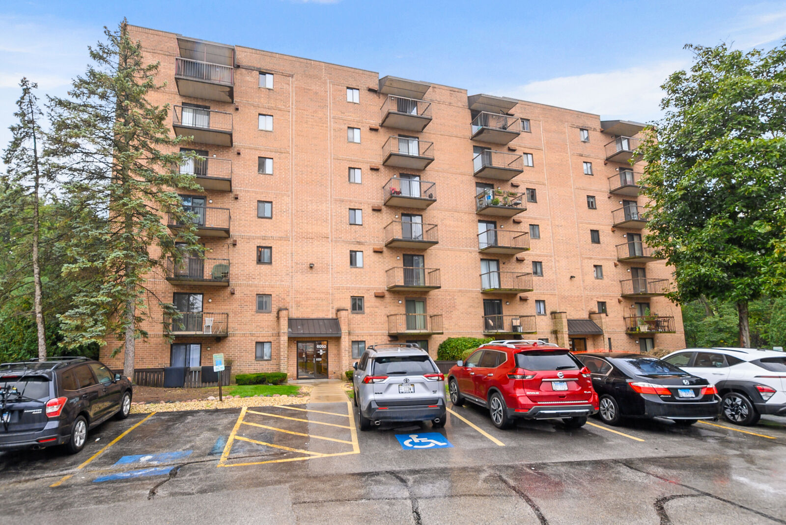 Property Photo:  6050 Lake Bluff Drive 402  IL 60477 