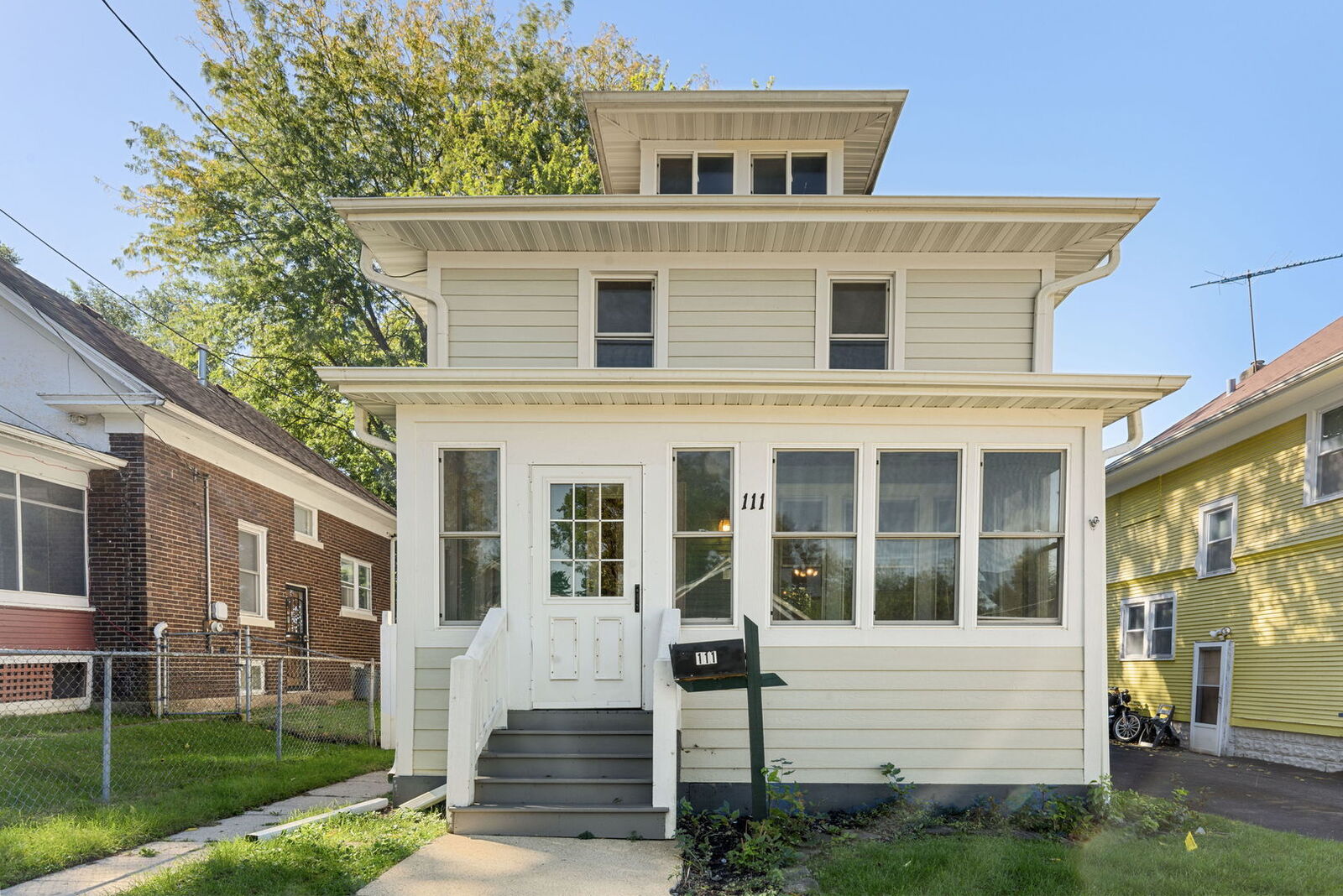 Property Photo:  111 Warren Avenue  IL 60505 