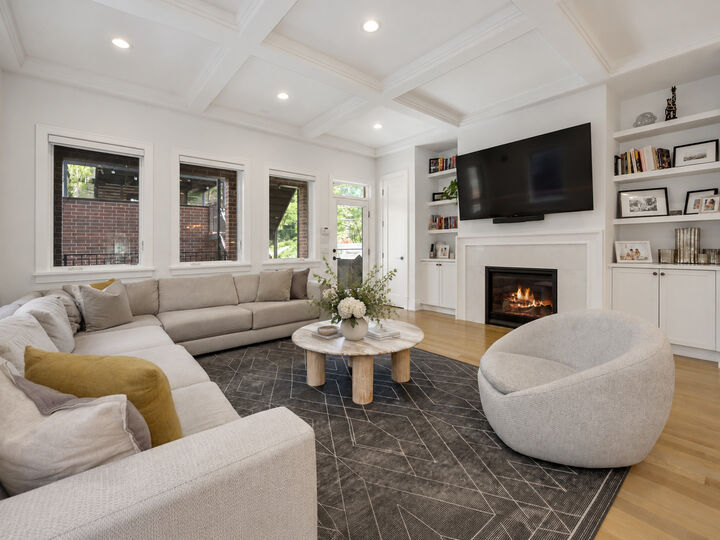 Property Photo:  2745 N Greenview Avenue 1  IL 60614 