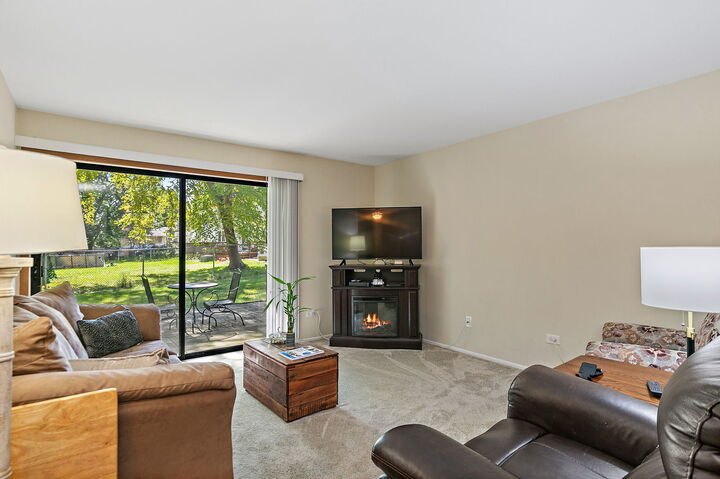 Property Photo:  3 Creekside Circle B  IL 60123 