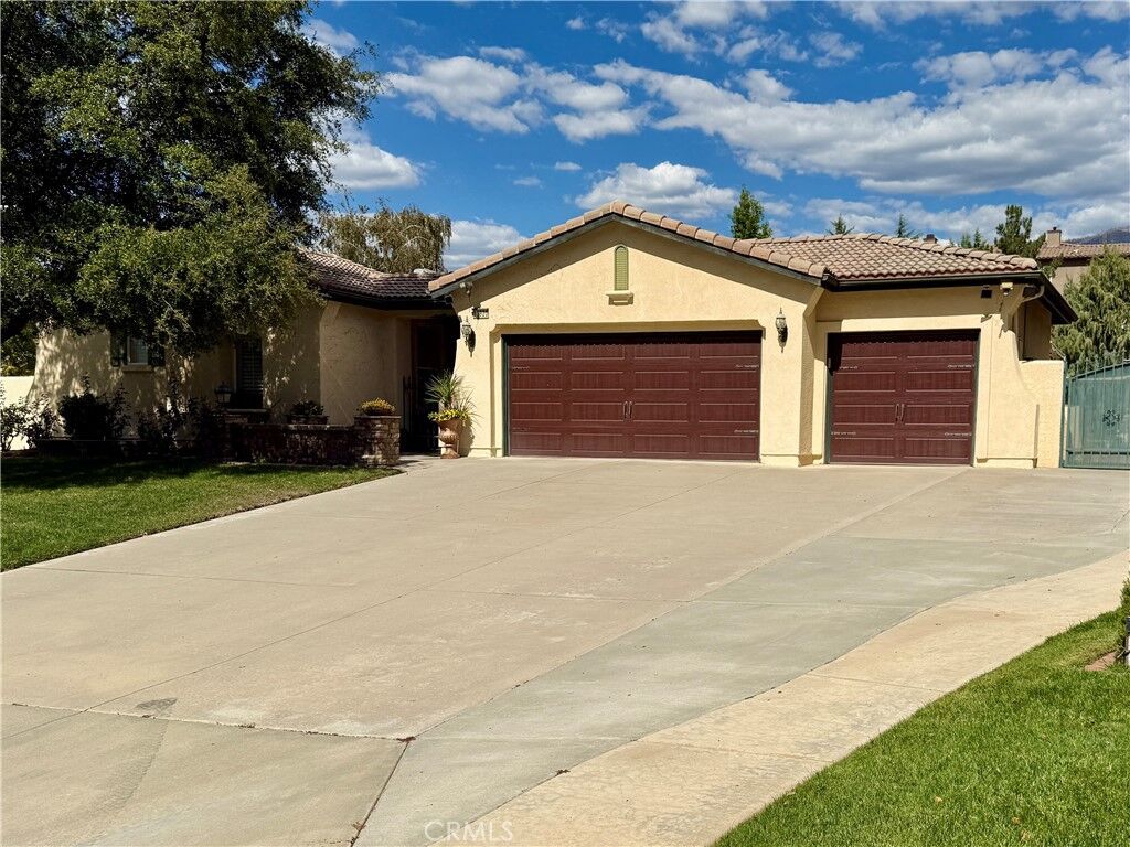 Property Photo:  13920 Meadow View Lane  CA 92399 