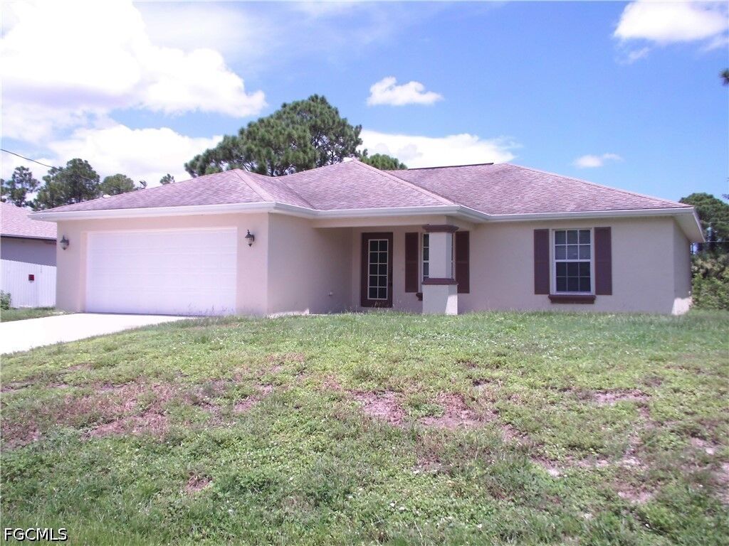 Property Photo: 1117 Venetia Street FL 33974