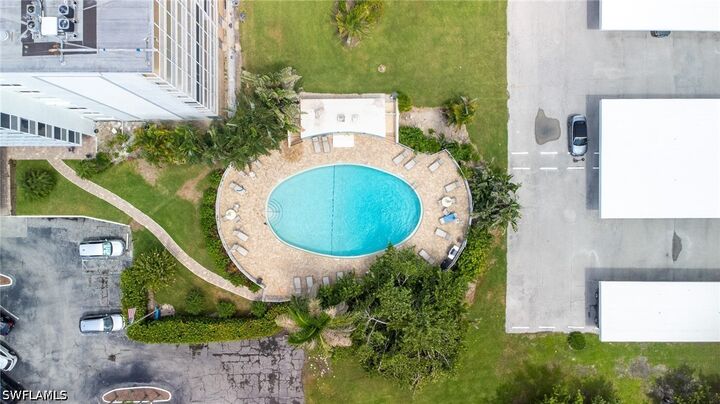 Property Photo:  5 Bluebill Avenue 105  FL 34108 