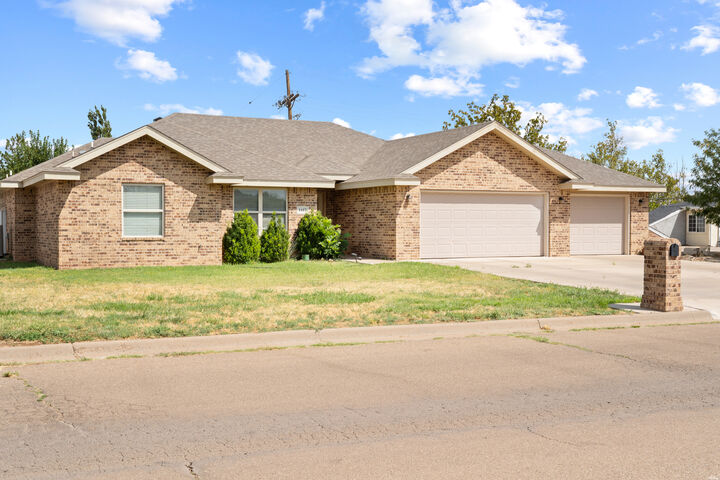 Property Photo:  1417 Lexington Road  NM 88101 