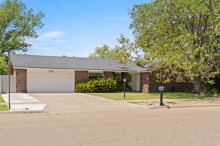 Property Photo: 2556 Sharondale Dr NM 88101