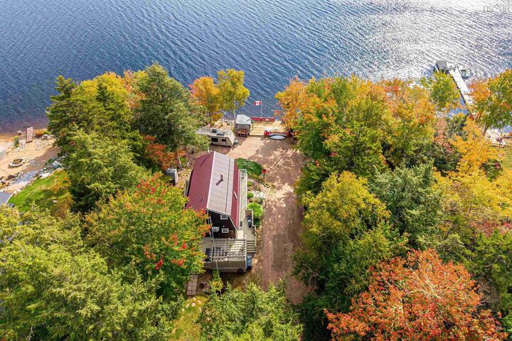 Property Photo: 450 Lakeside Drive NS B0R 1H0