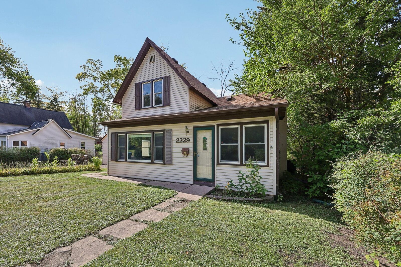 Property Photo: 2229 Oak Hill Place MN 55109