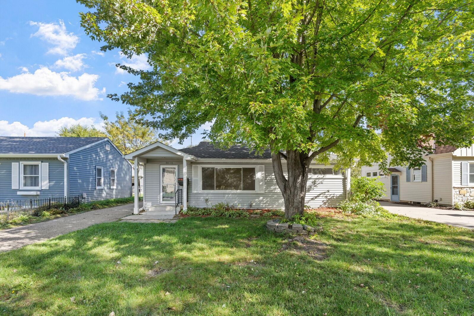 Property Photo:  3413 Boone Avenue S  MN 55426 
