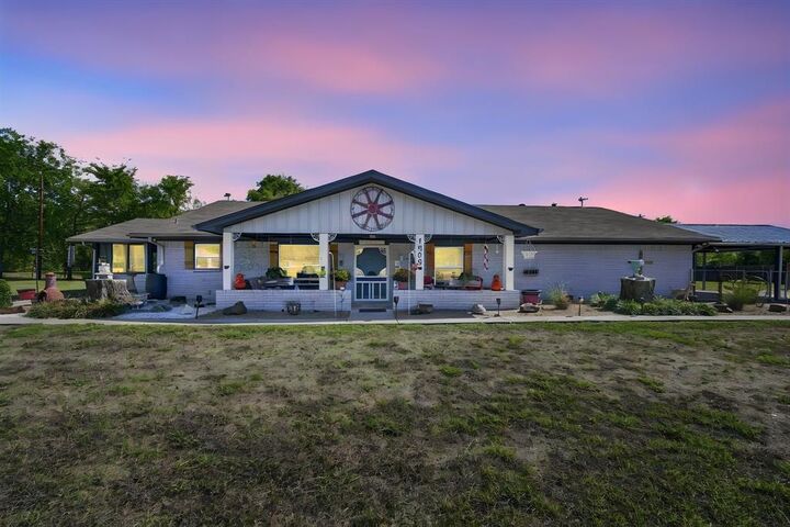Property Photo: 1309 W Madison Street TX 75119