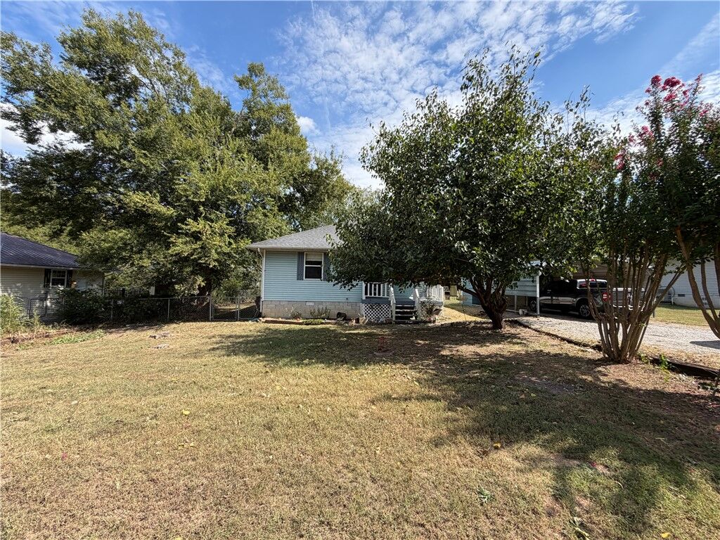 Property Photo:  301 South Street Court  AR 72634 