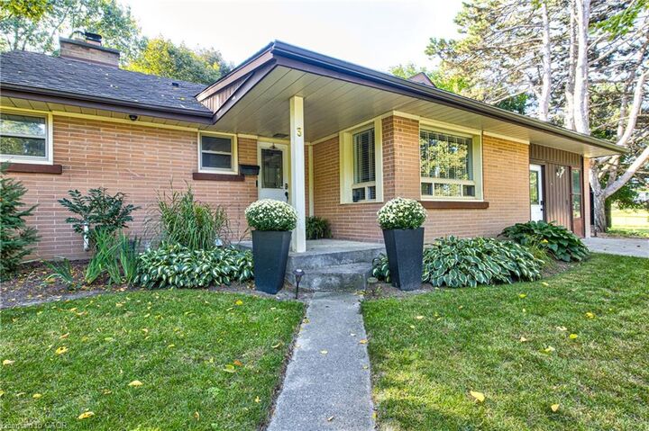 Property Photo:  3 Oakwood Avenue  ON N2H 6G7 